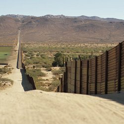 The US / Mexico border (photo by Marc Silver)
